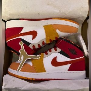 Air Jordan 1 Mid SE Picnic GS “Paprika” Size 7 in Women